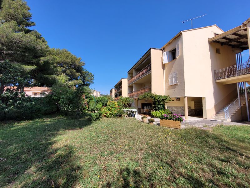 Nue-propriété BORMES-LES-MIMOSAS - 83230 bouquet 212€ - ref 2381